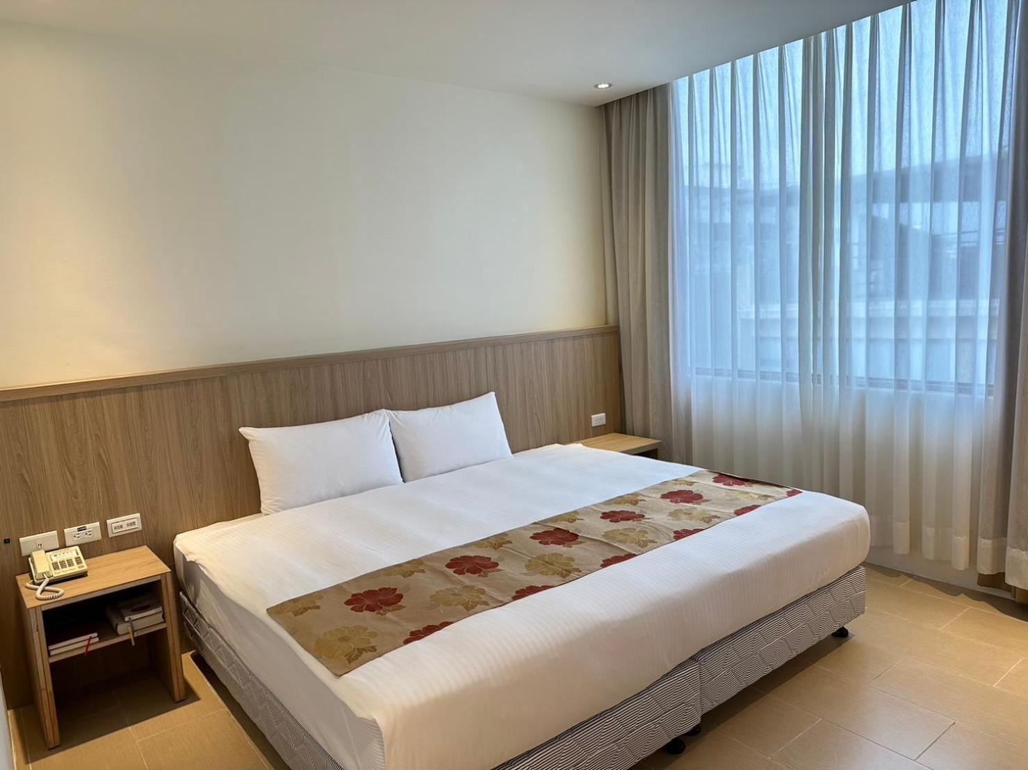 East Town 26 Hotel Хуалянь Экстерьер фото
